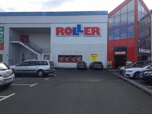 ROLLER Nürnberg , Schönseer Straße 1 Möbel (dp)